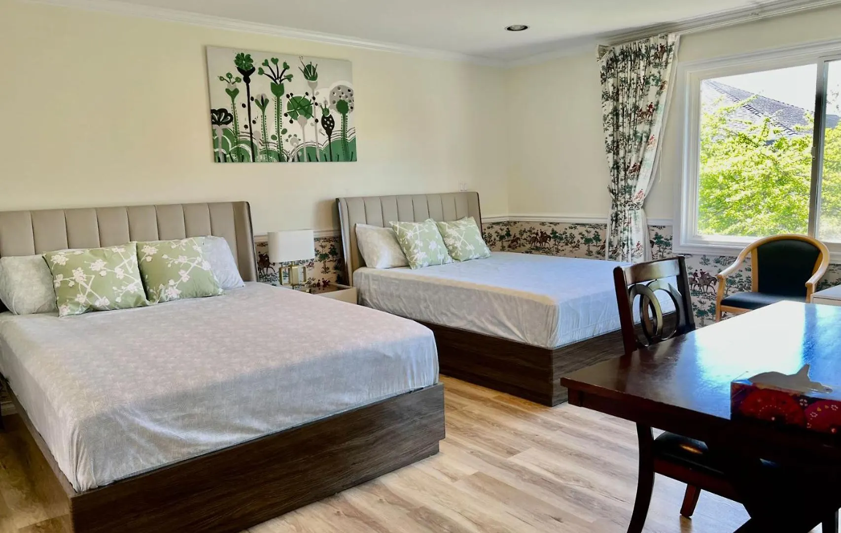 Sunshine Bedroom With Two Queen Sized Bed Richmond Guest house